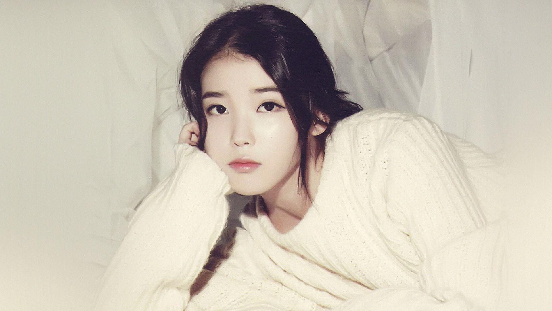 IU (Lee Ji Eun) Wallpaper