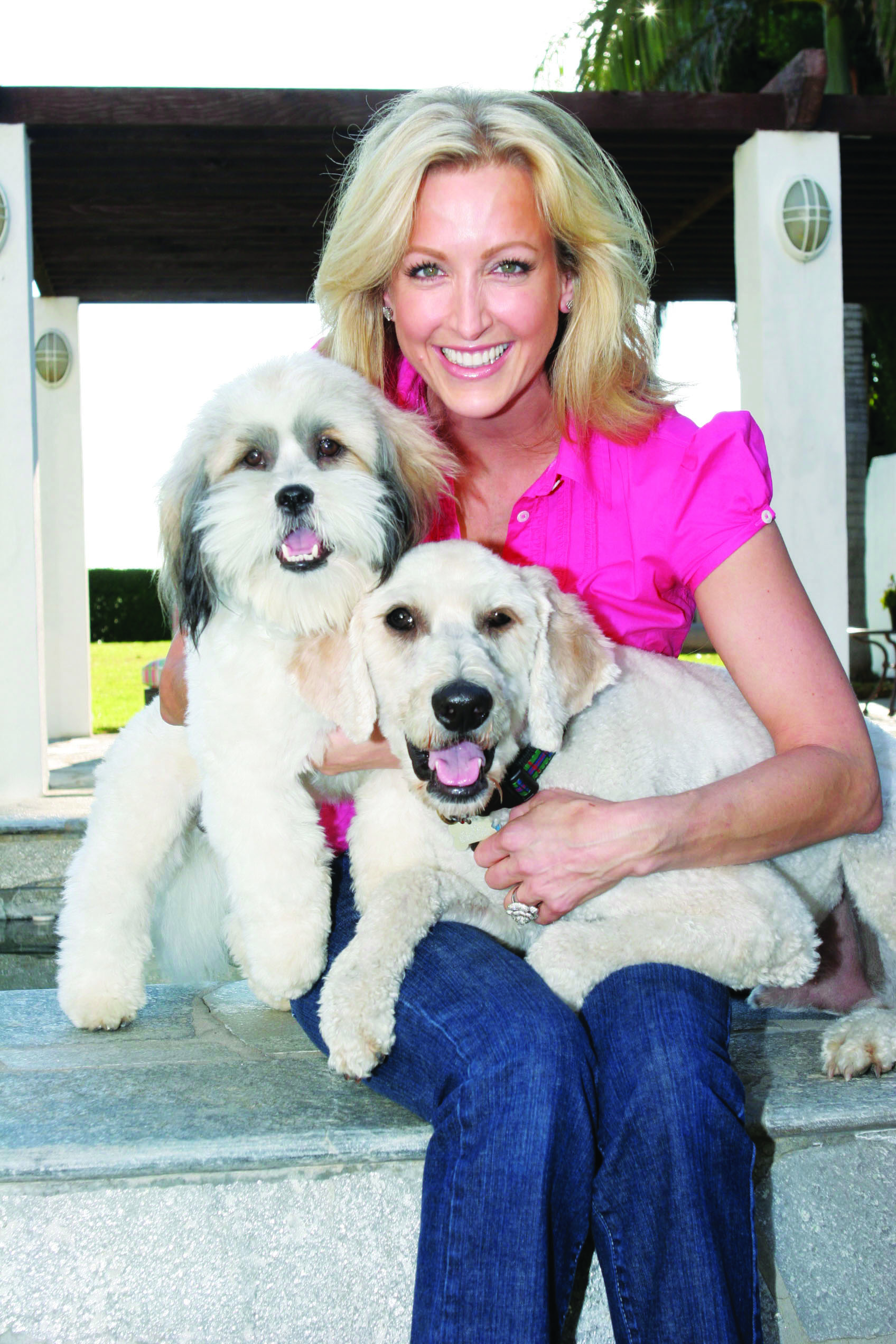 Good Morning America's Lara Spencer And Her Dogs Are Camera Ready