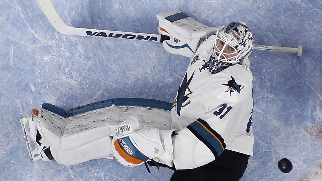 Hansen Helps Canucks Snap 9 Game Skid With 4 2 Win Vs Sharks