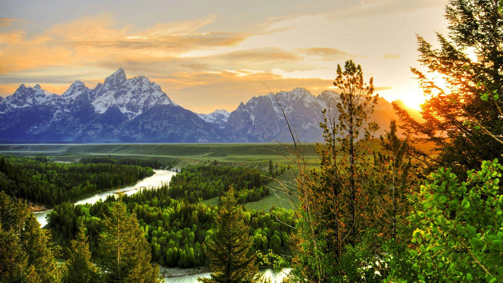 Essence of Yellowstone and Grand Teton · National Parks