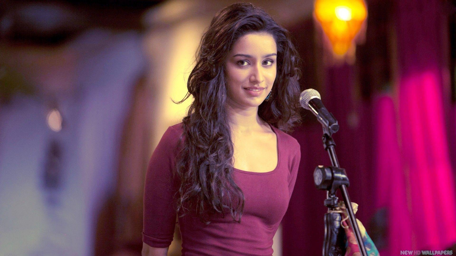 Shraddha Kapoor in Movie Aashiqui 2 Wallpaper HD Wallpaper