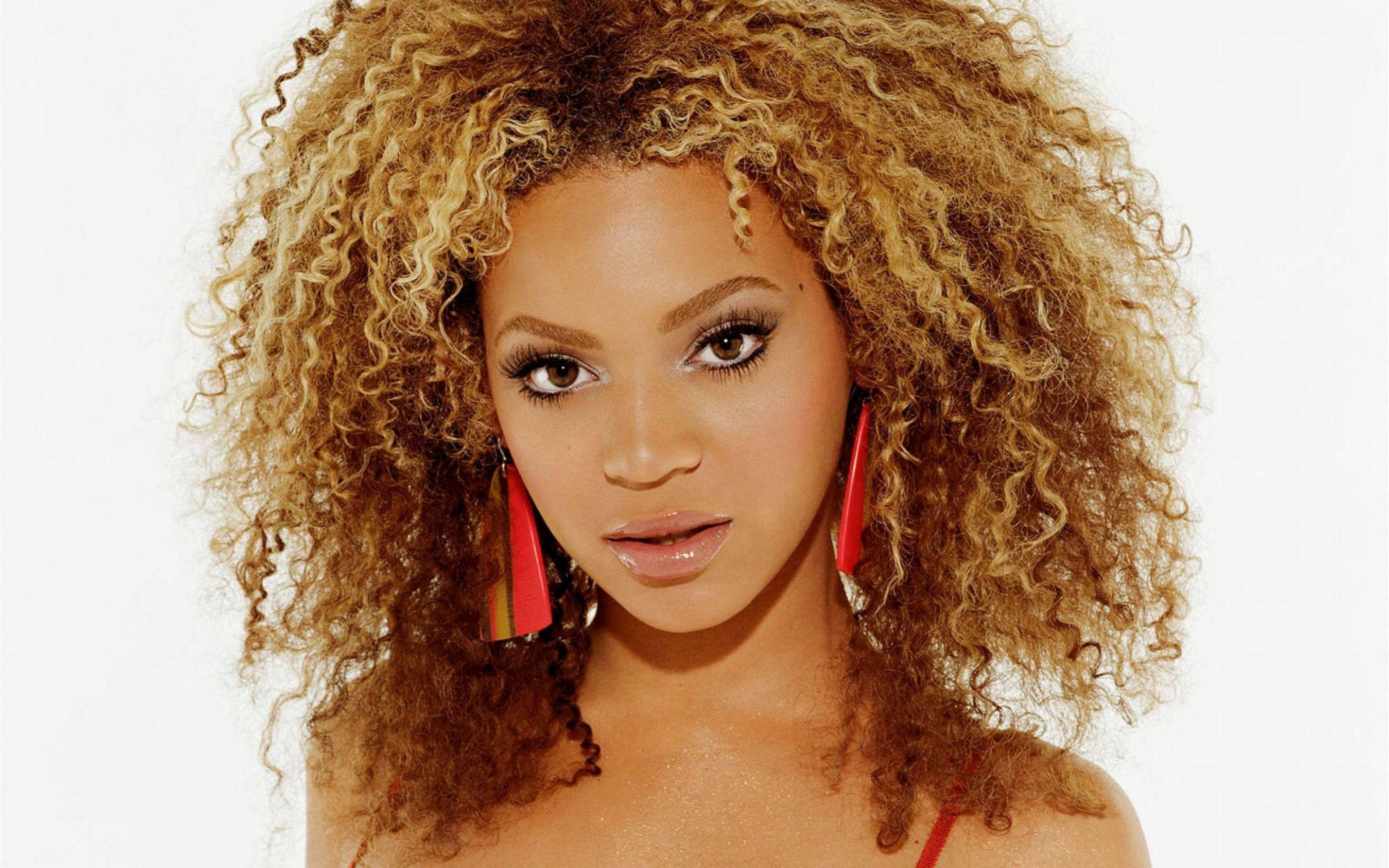 Download Wallpaper 3840x2400 Beyonce, Girl, Singer, Dancer, Hair