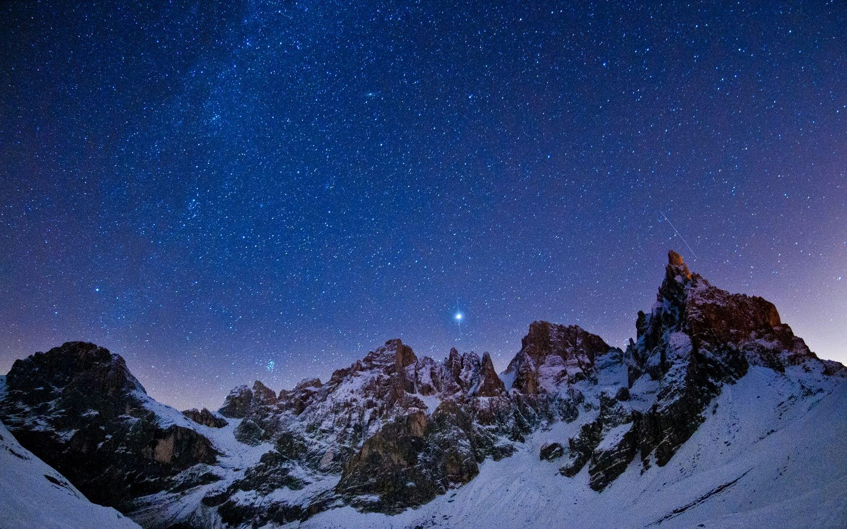 Download Wallpaper 1680x1050 Mountains, Sky, Night, Stars, Light