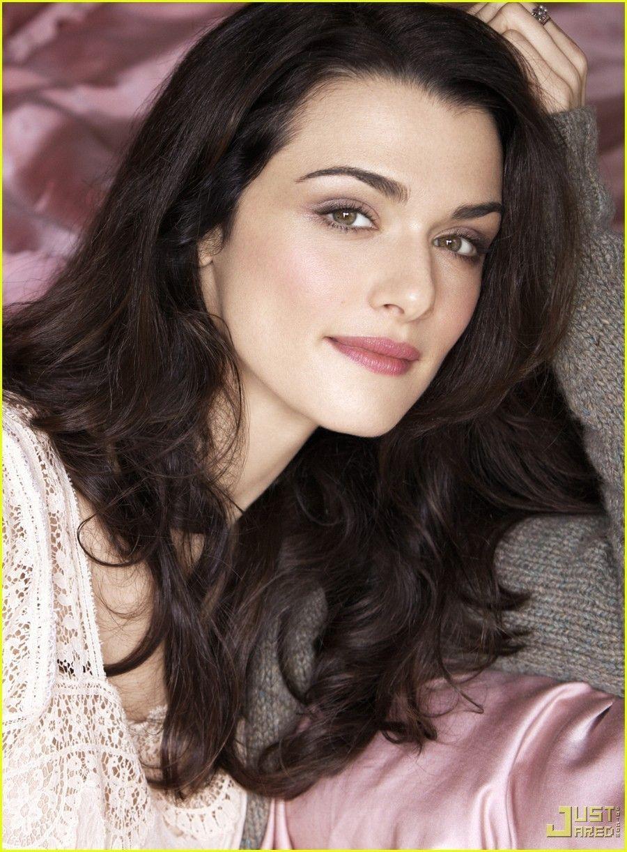 Rachel Weisz shows her beautiful smile on the face of the edition