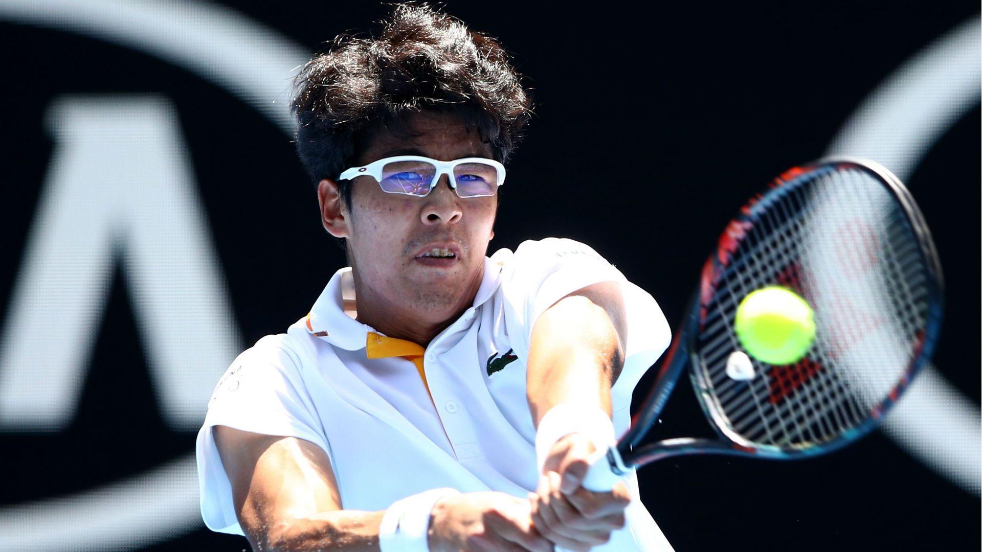 Why does Hyeon Chung wear glasses?