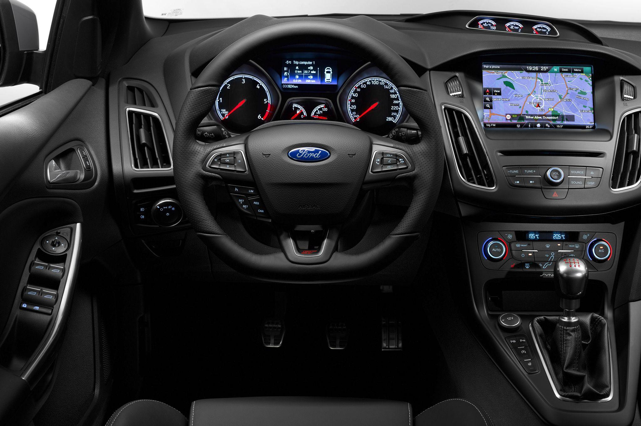 Ford Focus RS vs ST Interior