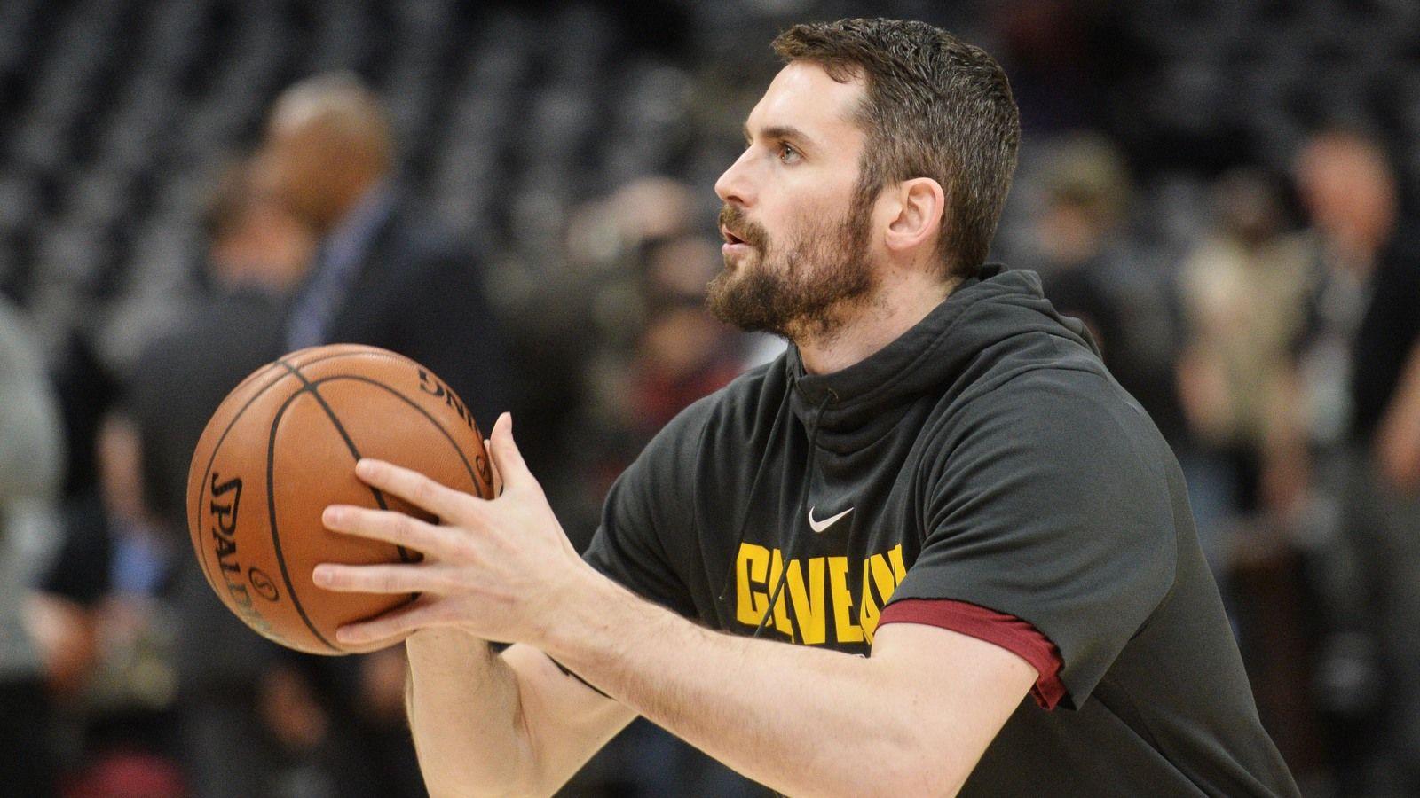 Kevin Love gets thumb examined late in Game 2