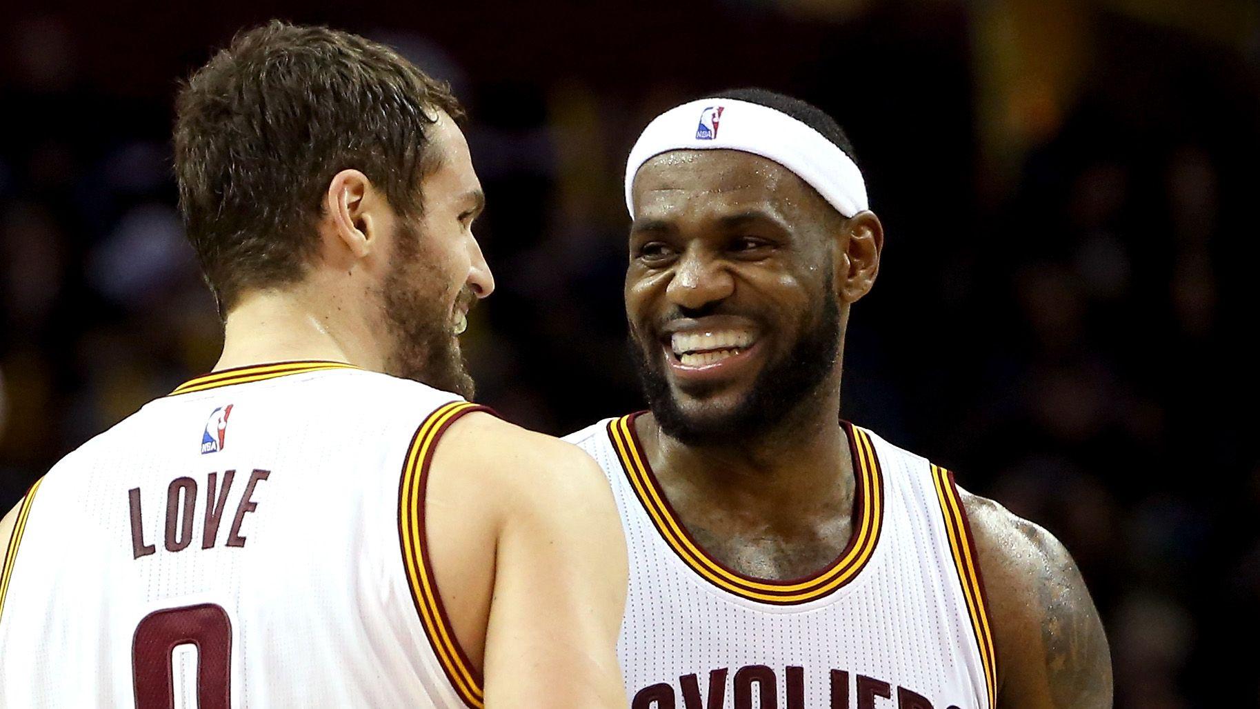 LeBron James roasts Kevin Love's shoes one Twitter
