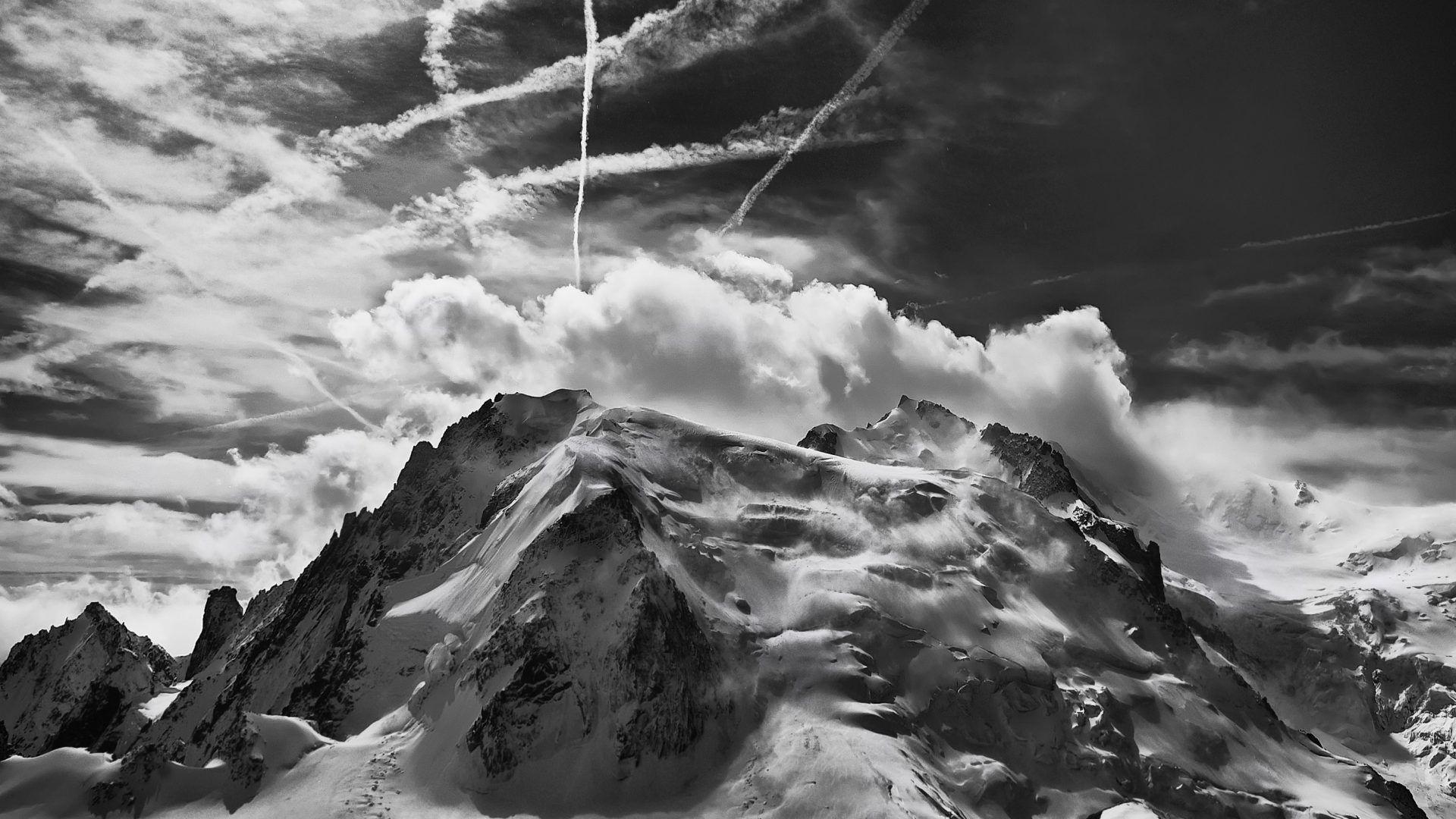 Mountains wallpaper: Hot Digital Resolution High Wallpaper