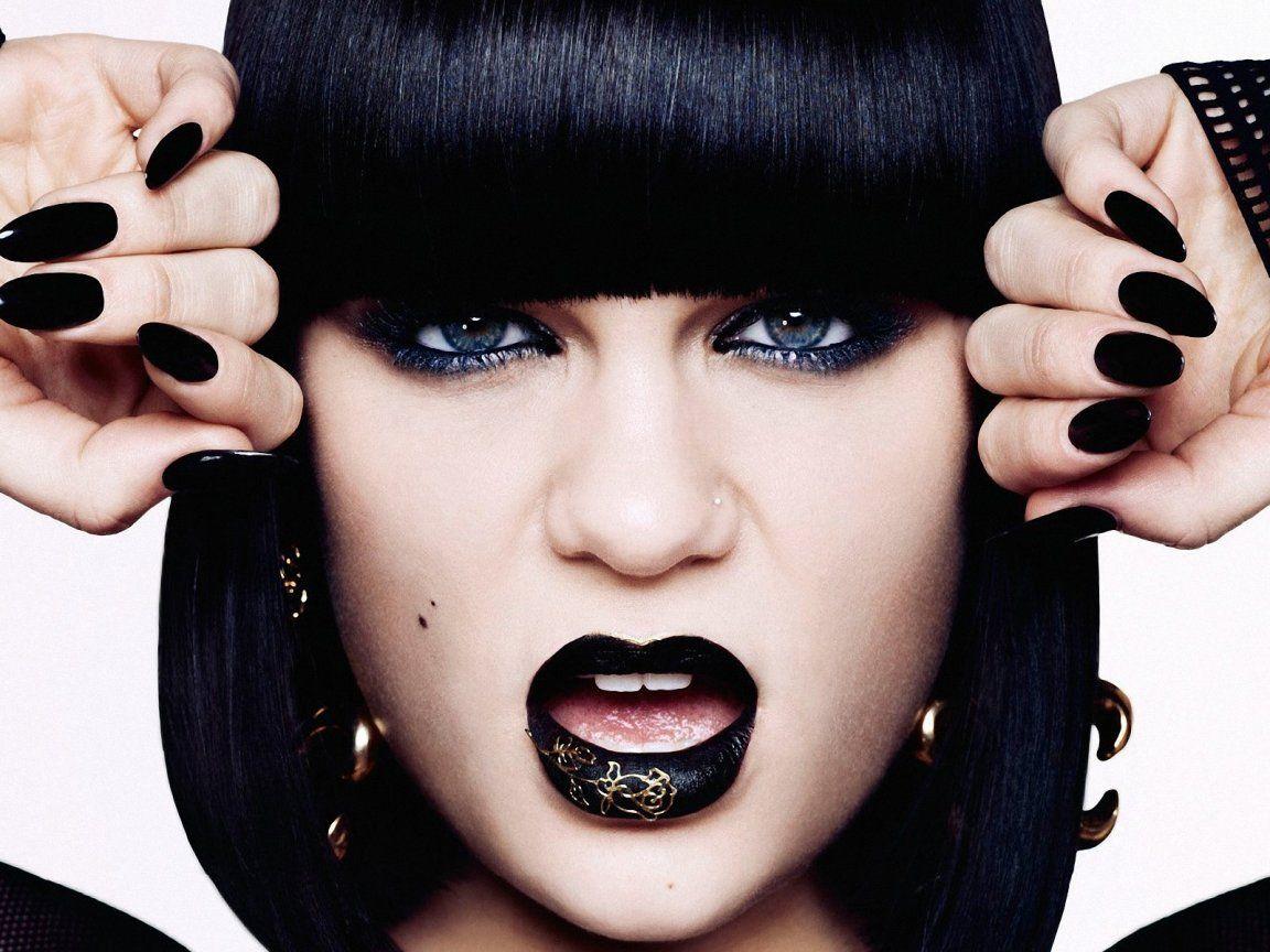 Jessie J Face Photo Wallpaper