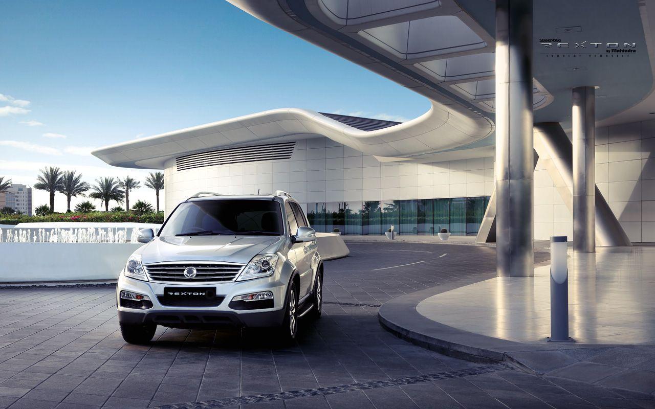 Mahindra Ssangyong Rexton Front View 'Silver'