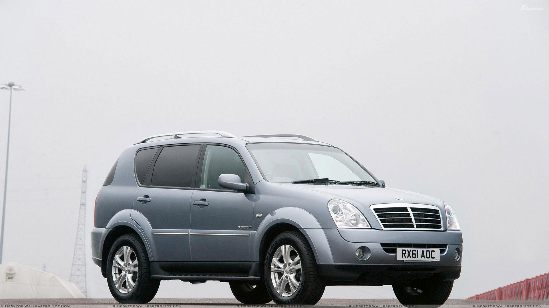 SsangYong Rexton Side Front Pose In Grey Wallpaper