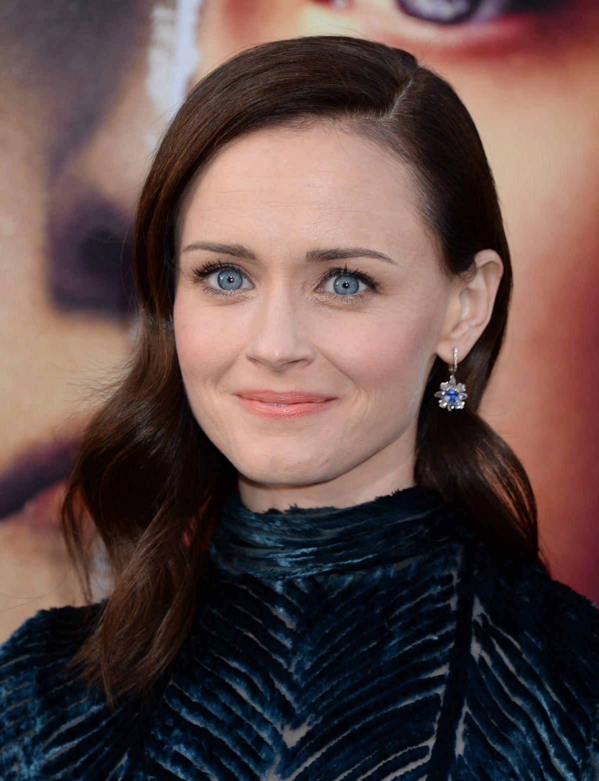 Alexis Bledel At The Handmaids Tale Season 2 Premiere In Hollywood