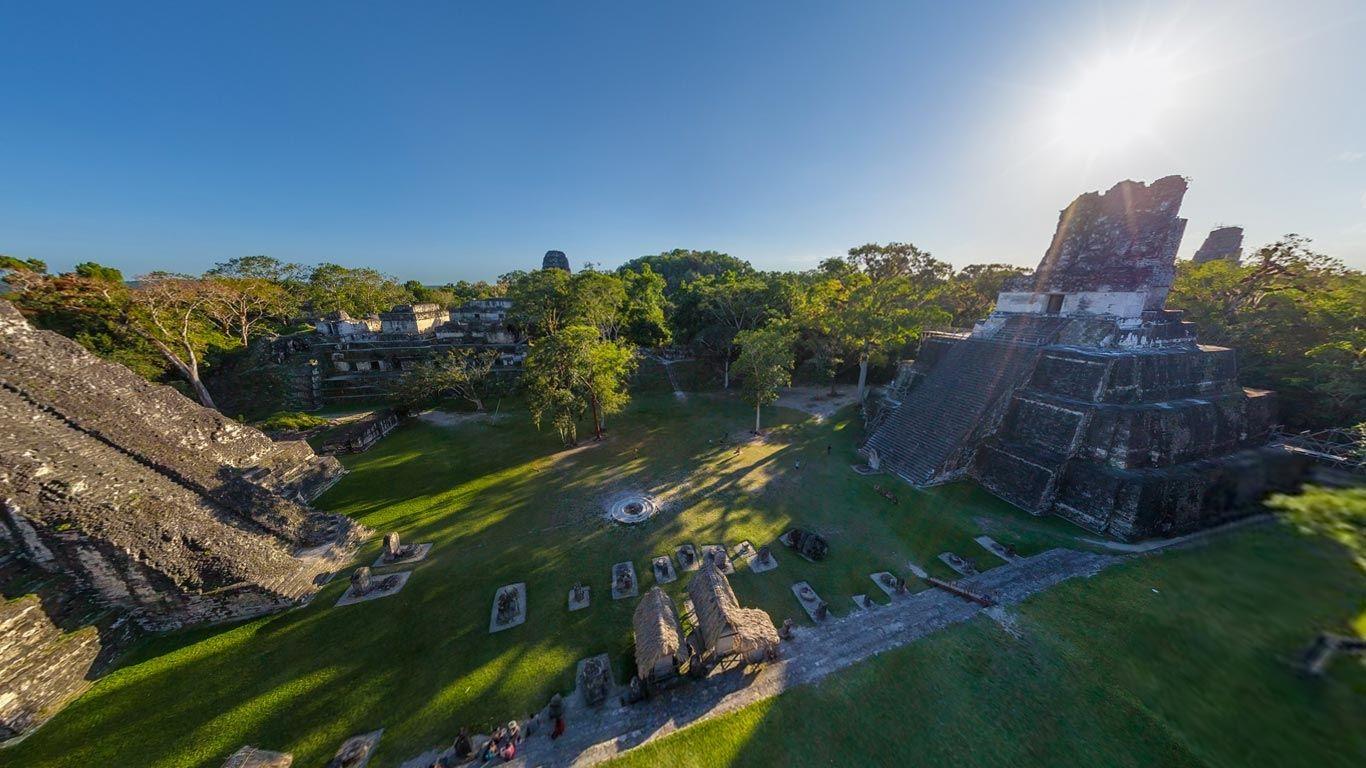 Bing Image Archive: Pyramides mayas, Tikal, Guatemala © AirPano