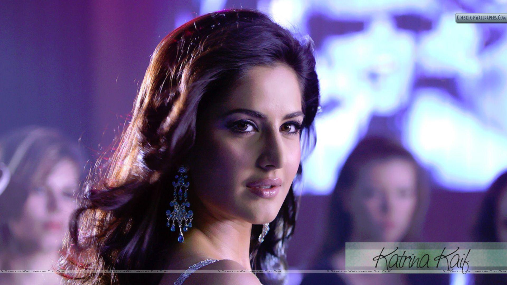 Cute Face Closeup of Katrina Kaif in Disco Wallpaper