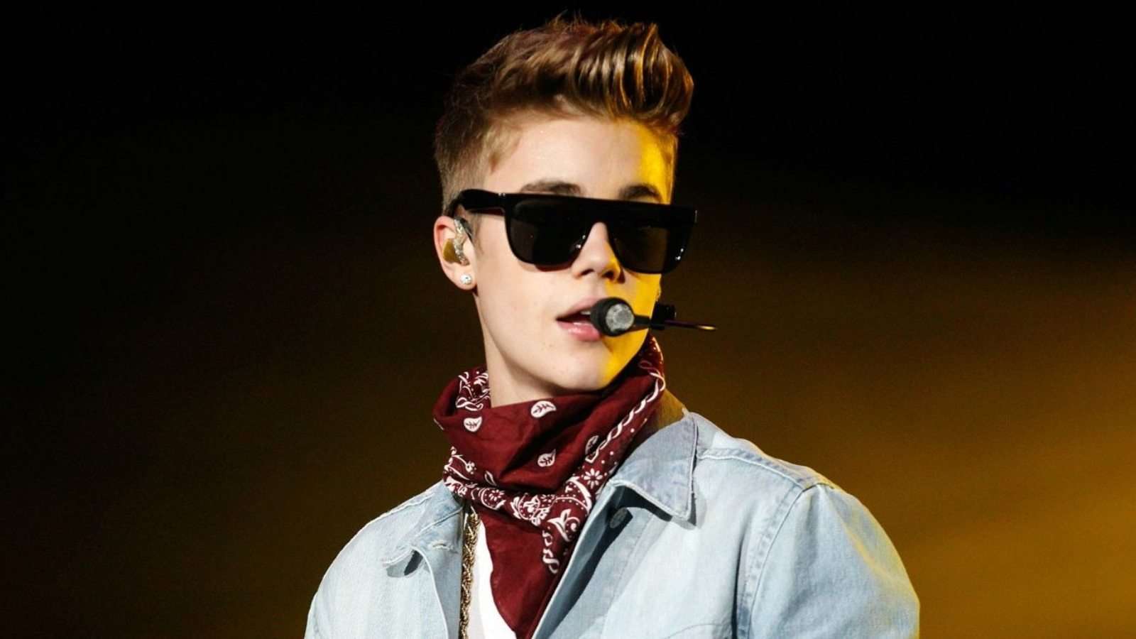 Justin Bieber Red Scarf and Black Sun Glasses