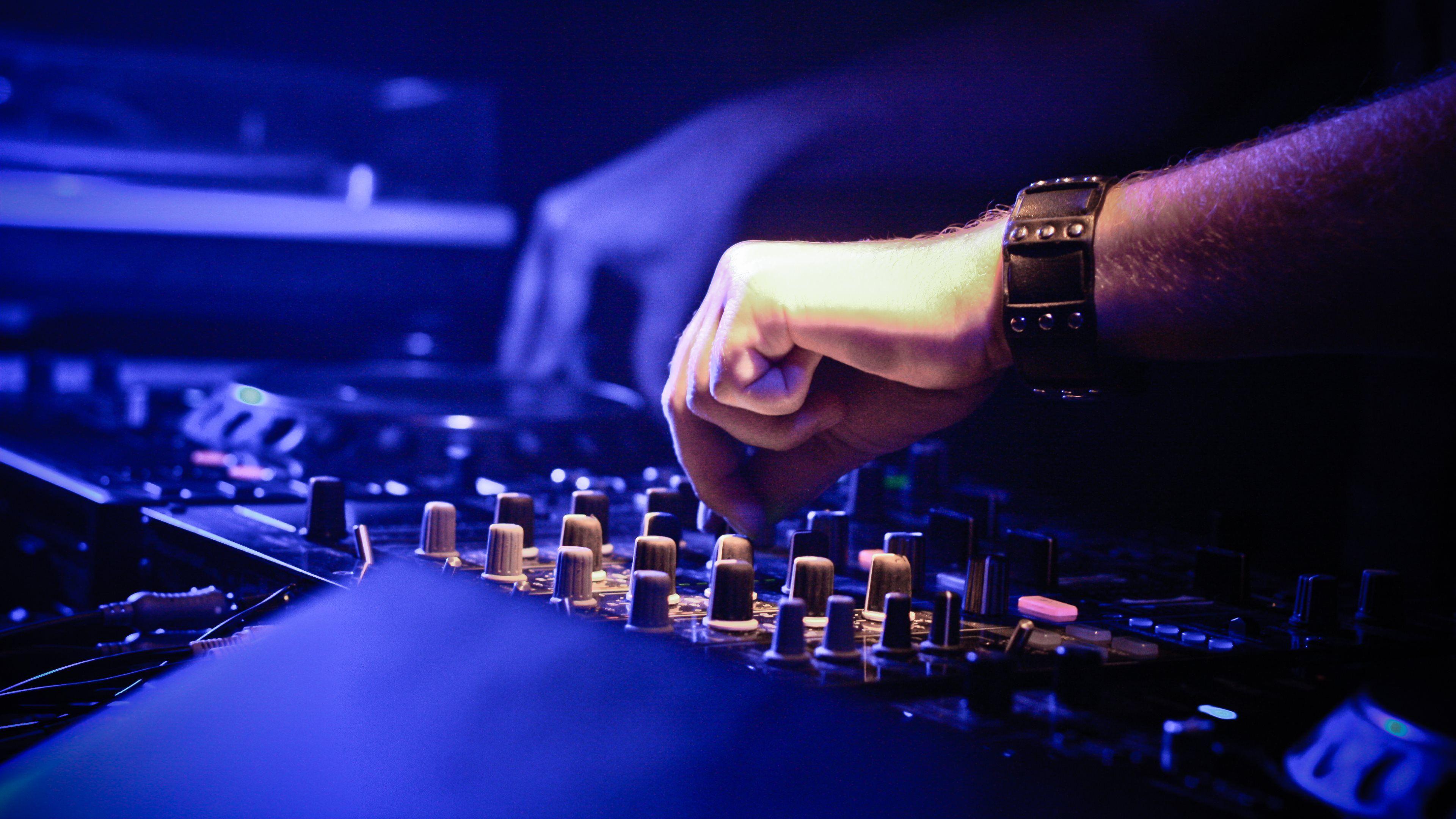 Wallpaper DJ Gallery (74 Plus) PIC WPW106365