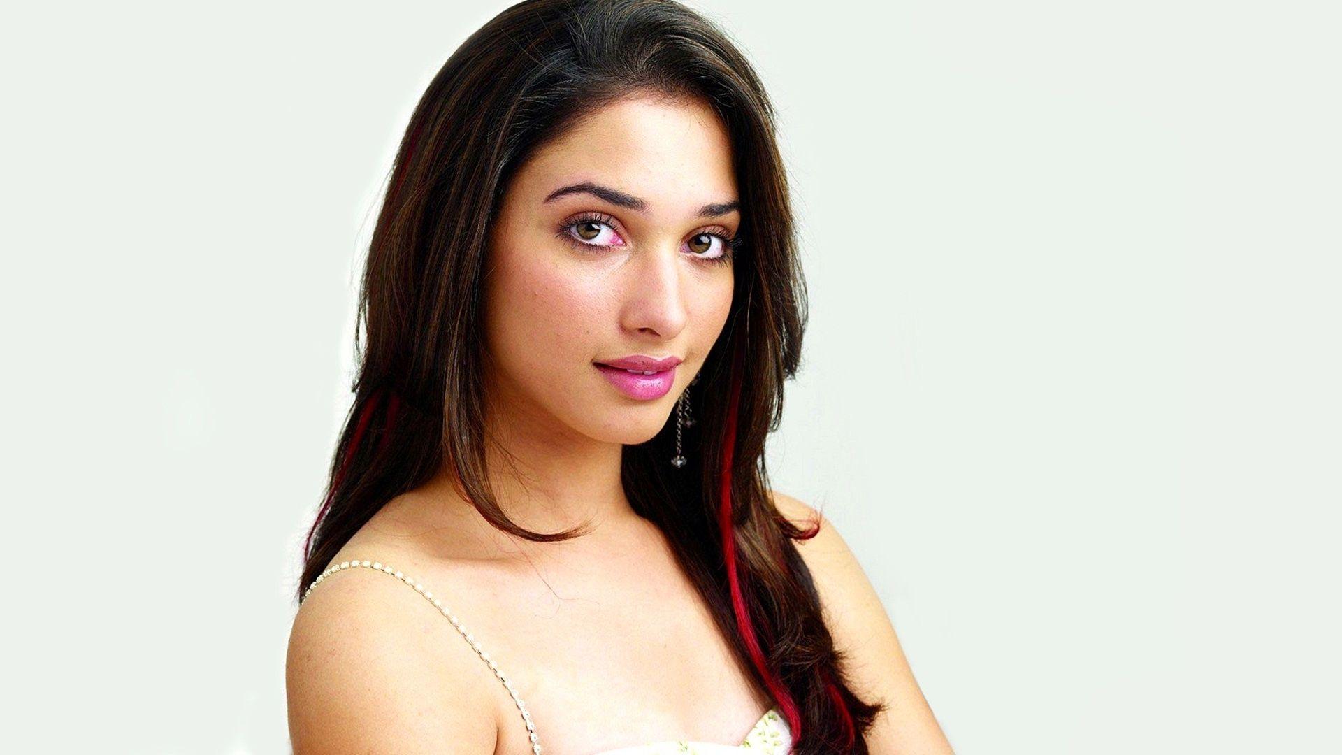 Tamanna South Actress Wallpaper in jpg format for free download
