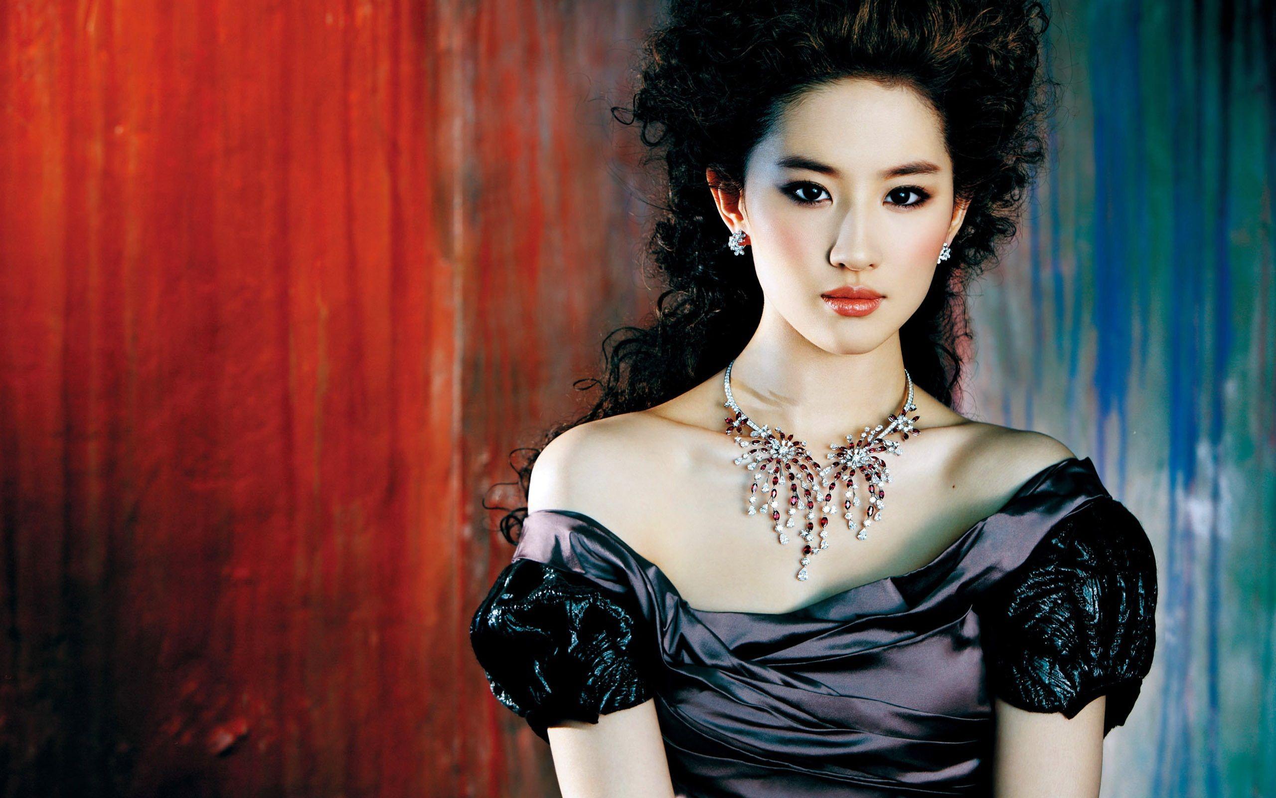 Liu Yifei Chinese Actress Wallpaper