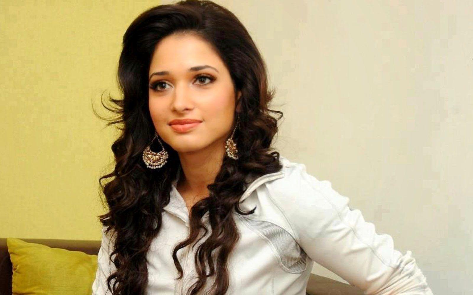 Actress Tamanna Bhatia HD Wallpaper