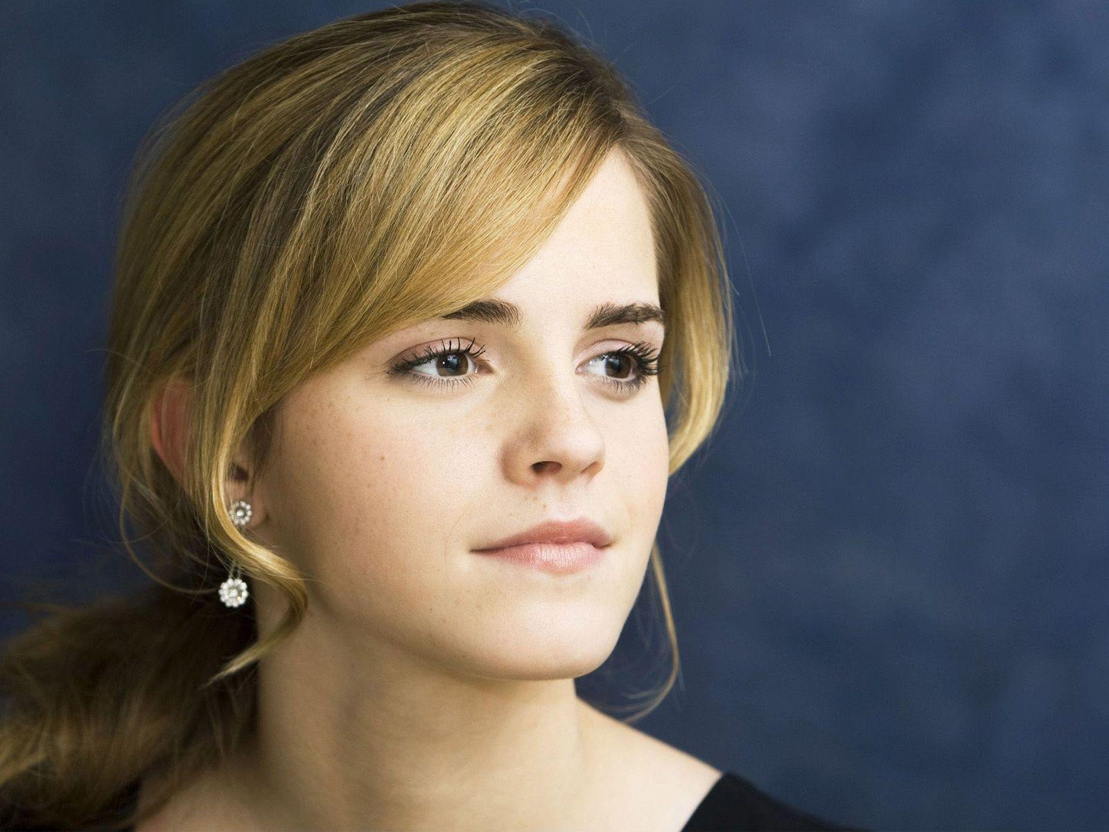 Emma Watson Getting Glow in Face HD Wallpaper in jpg format
