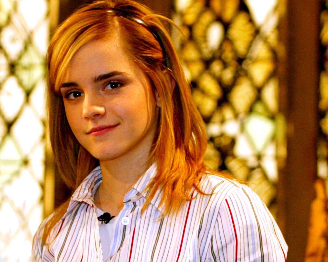 Emma Watson So Cute Wallpaper
