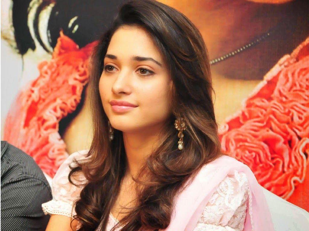 Download Beautiful Wallpaper of Tamanna Bhatia