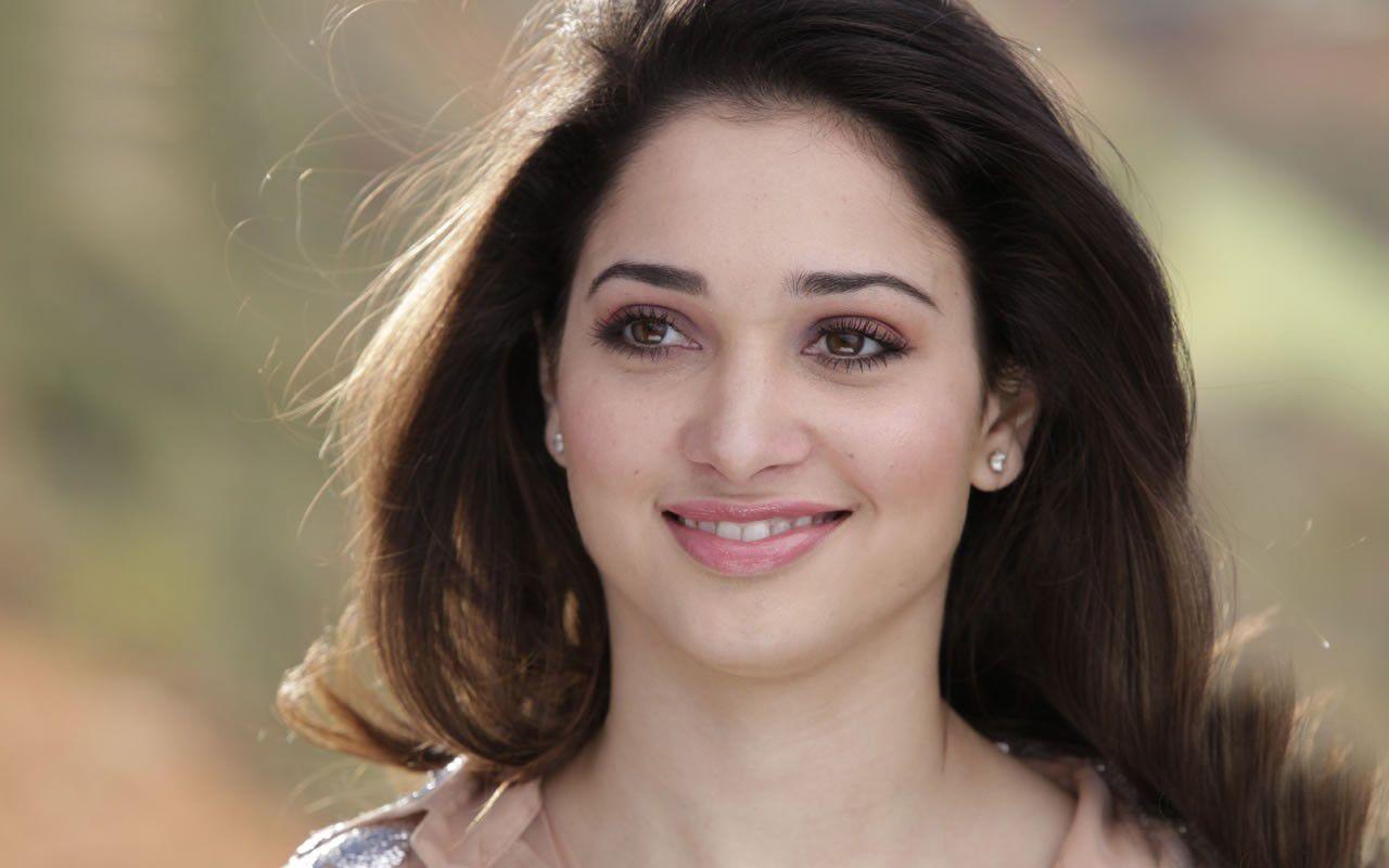 Download Tamanna Bhatia Cute Face HD Wallpaper. Bollywood Actress