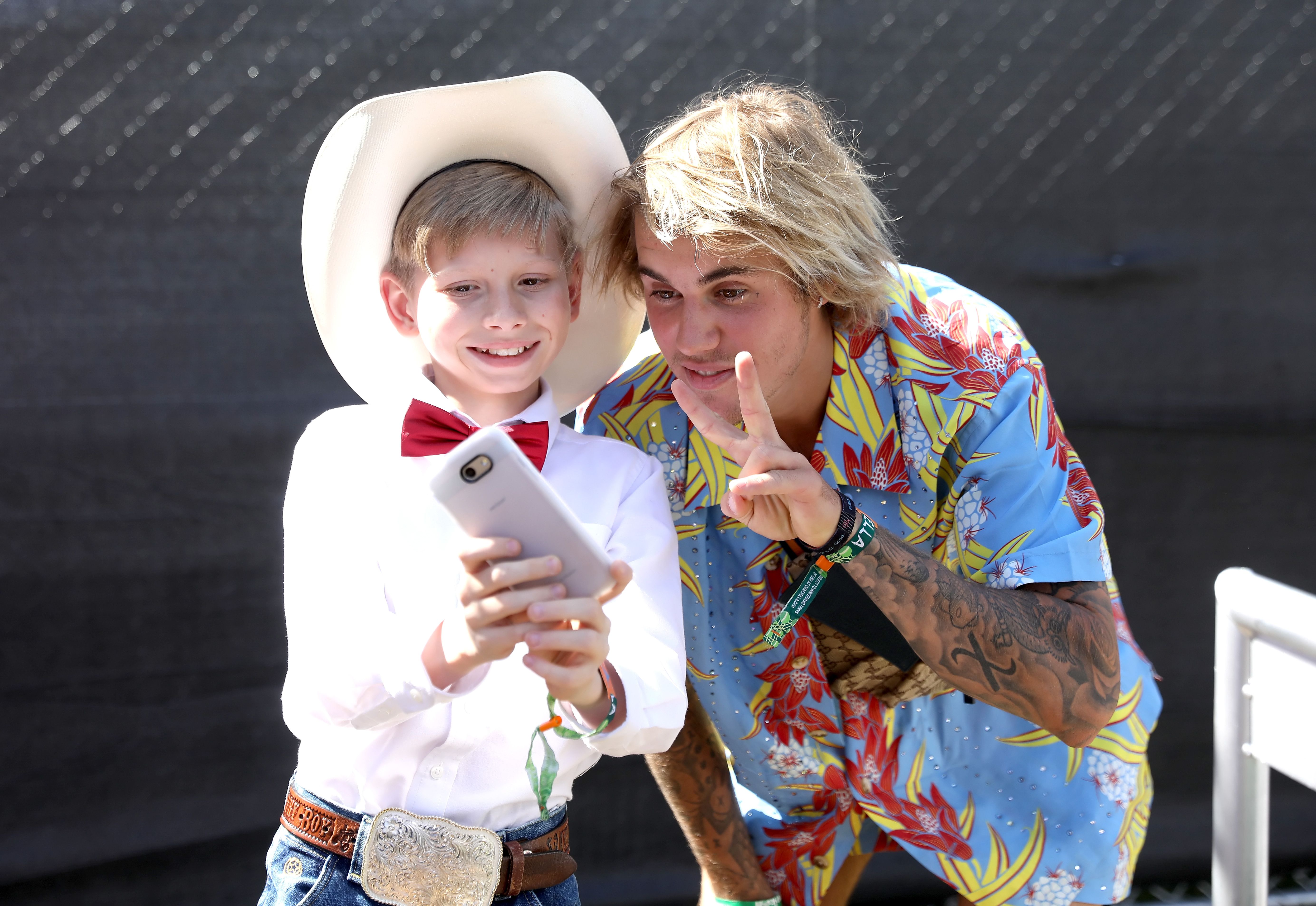 Justin Bieber Hangs Out With Yodeling Kid at Coachella After