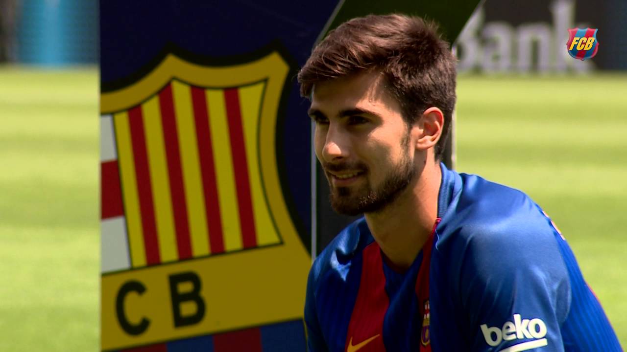 André Gomes skills during his presentation as a FC Barcelona player