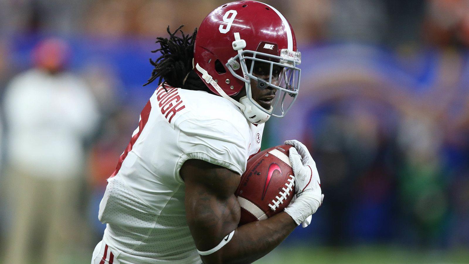Alabama running back Bo Scarbrough yells 'F— Trump!' before taking