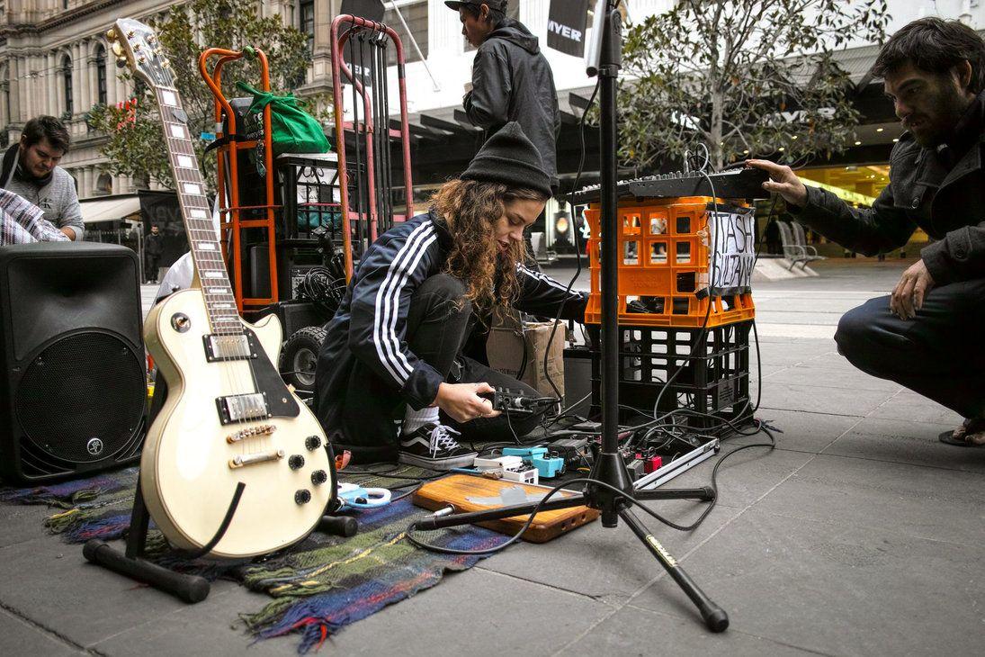 Tash Sultana technical hiccup