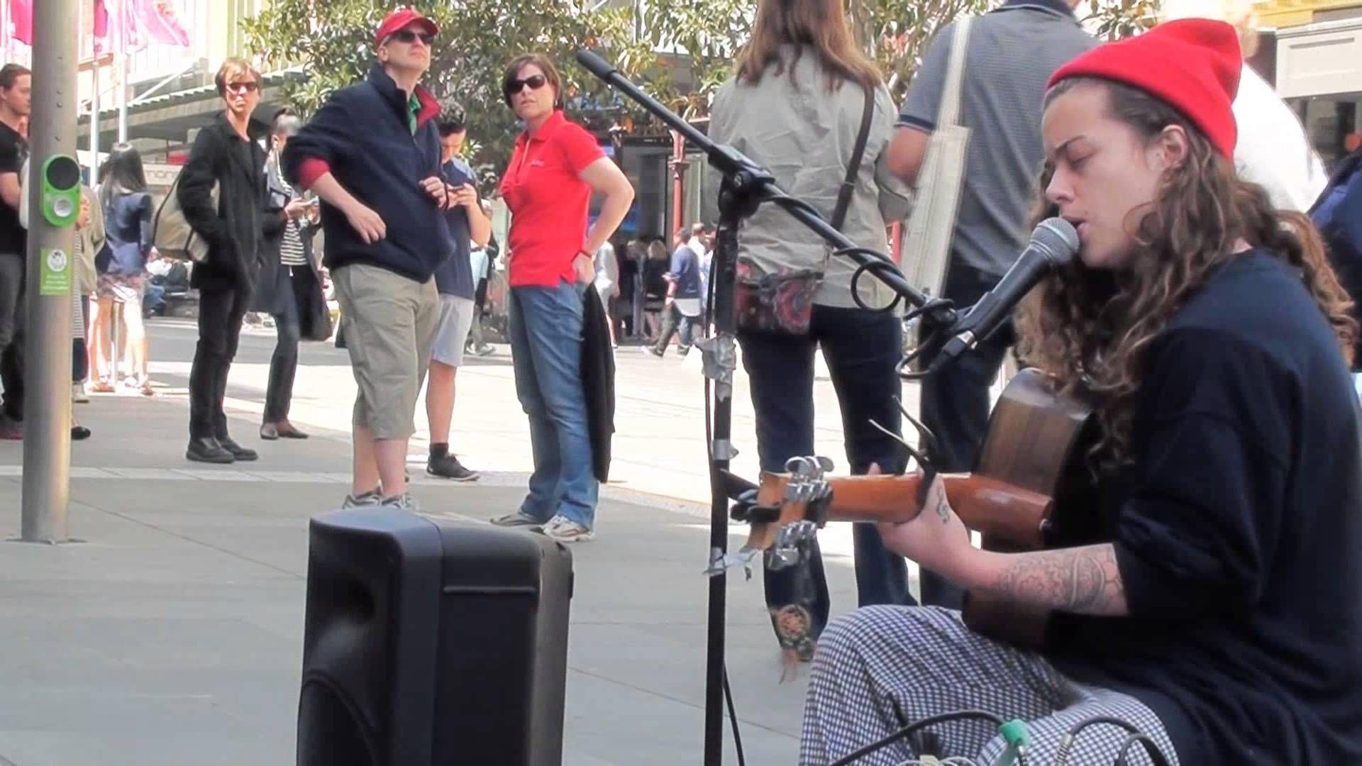 Tash Sultana The Rolling Tide (Busking). ♫ Music ♫ for Life