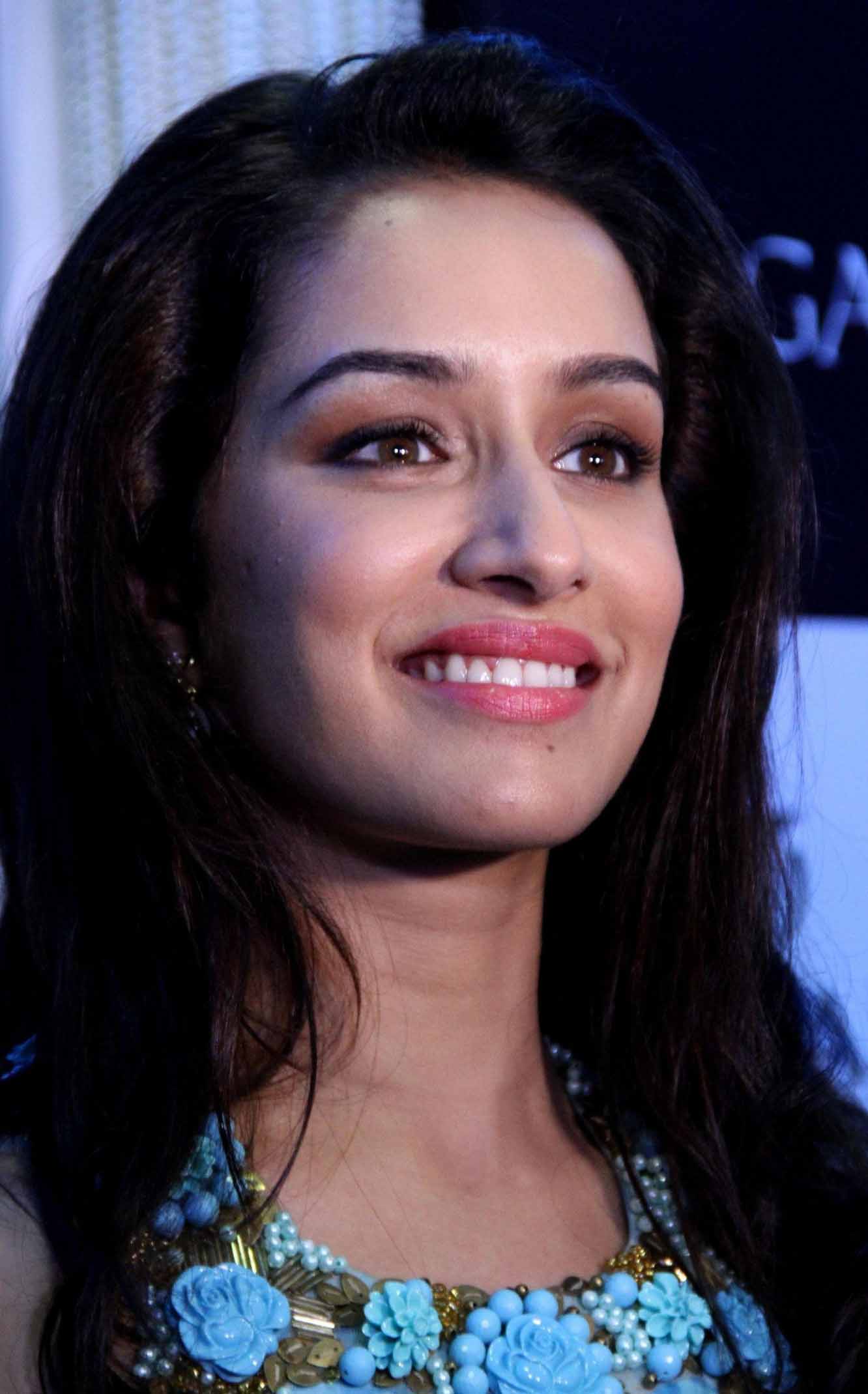 Shraddha kapoor in even at titan raga new collection iphone