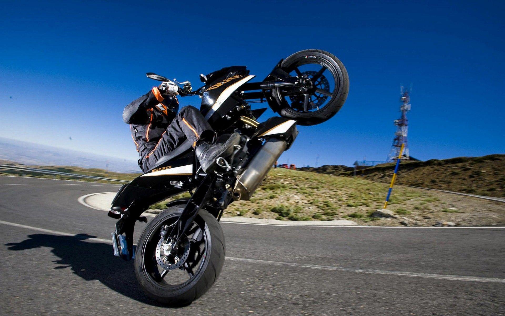 KTM Duke Bike Stunt on Road