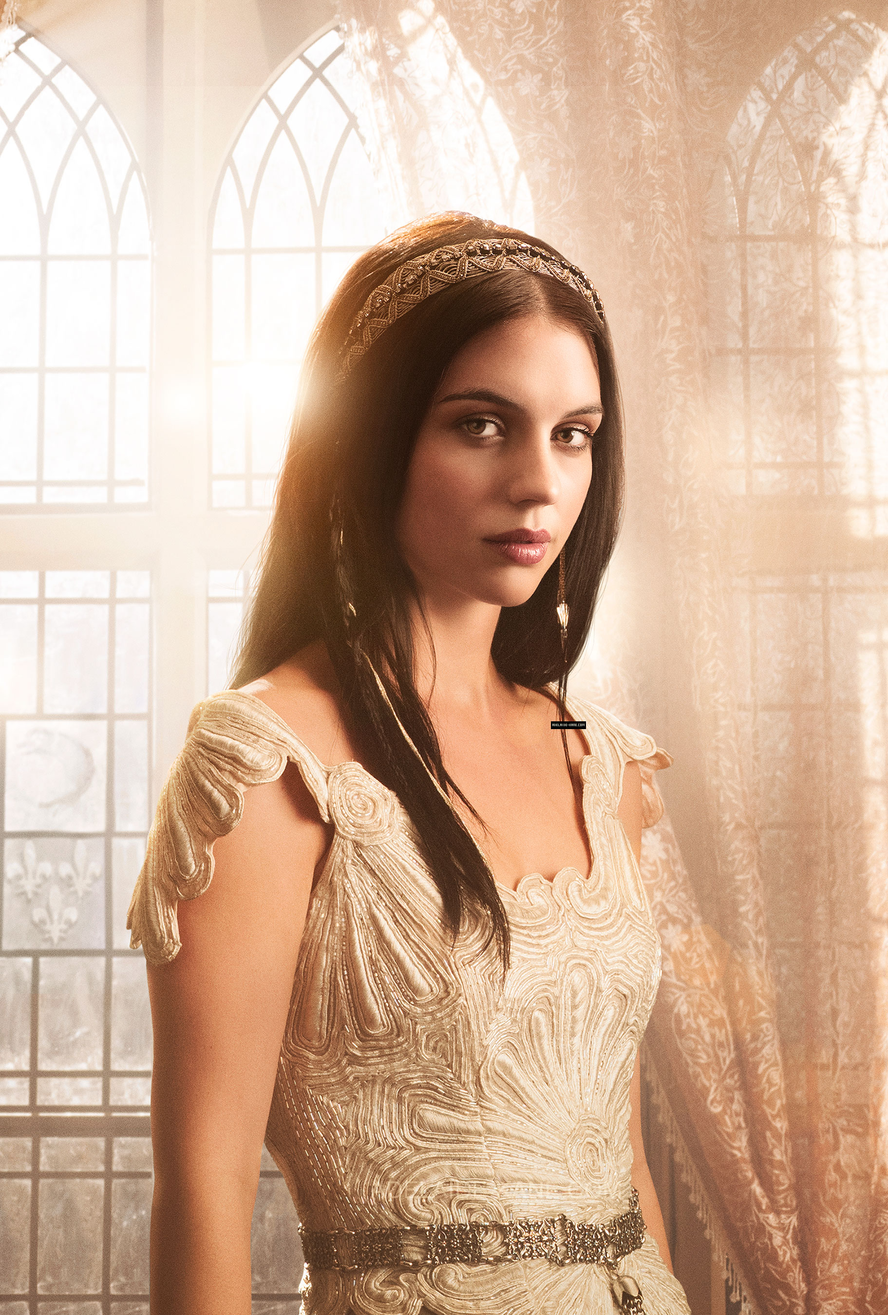 Adelaide Kane (Reign) love all the dresses in this show but this