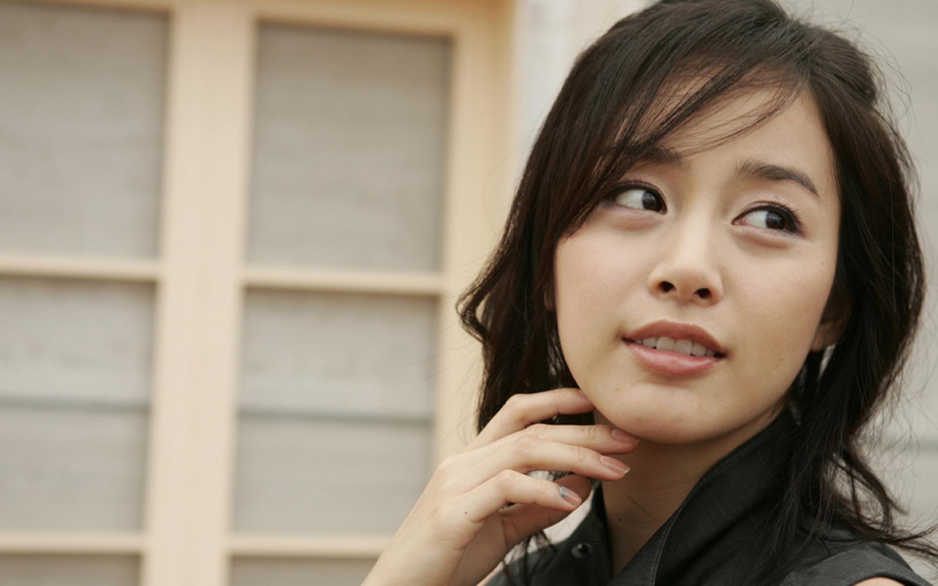 Poll ResultWe realised Kim Tae Hee is prettier than Jiyeon