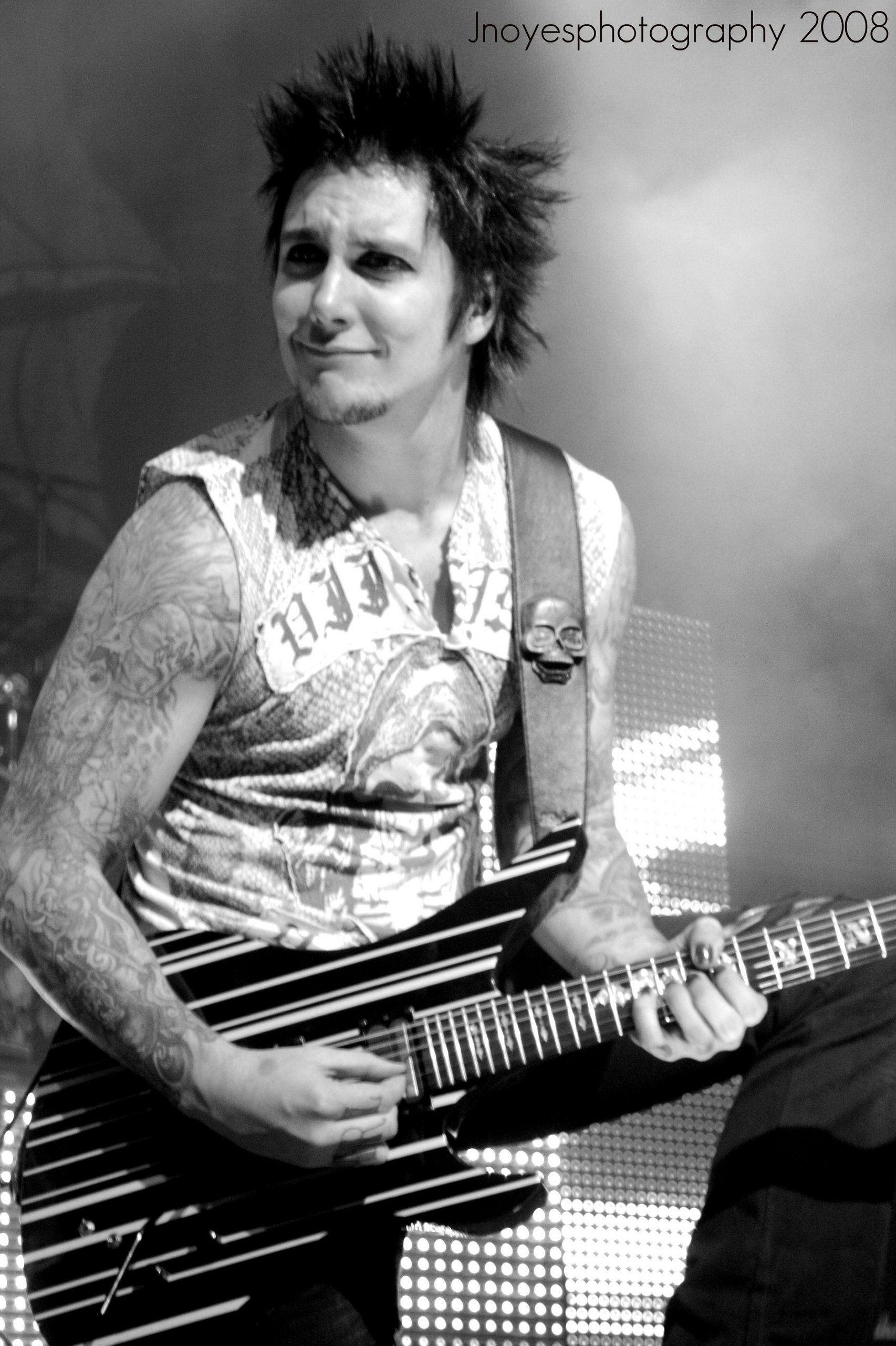 The many goofy expressions of Synyster Gates. Avenged Sevenfold