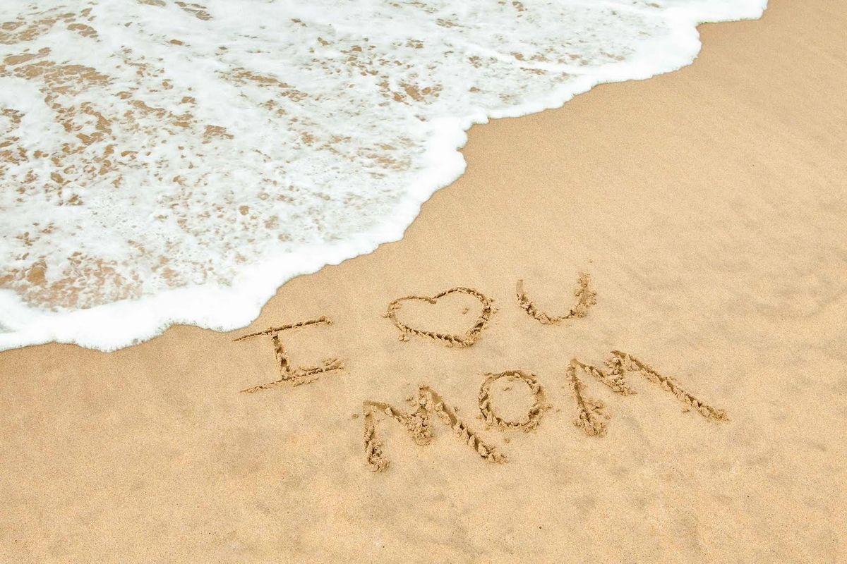 I Love You Mom Free PPT Background for your PowerPoint