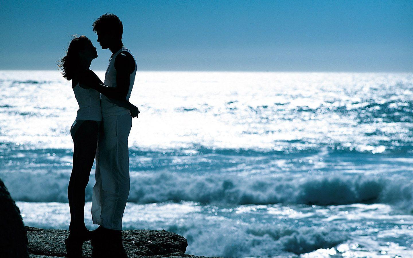 Couple Hug Romance On Beach HD Wallpaper