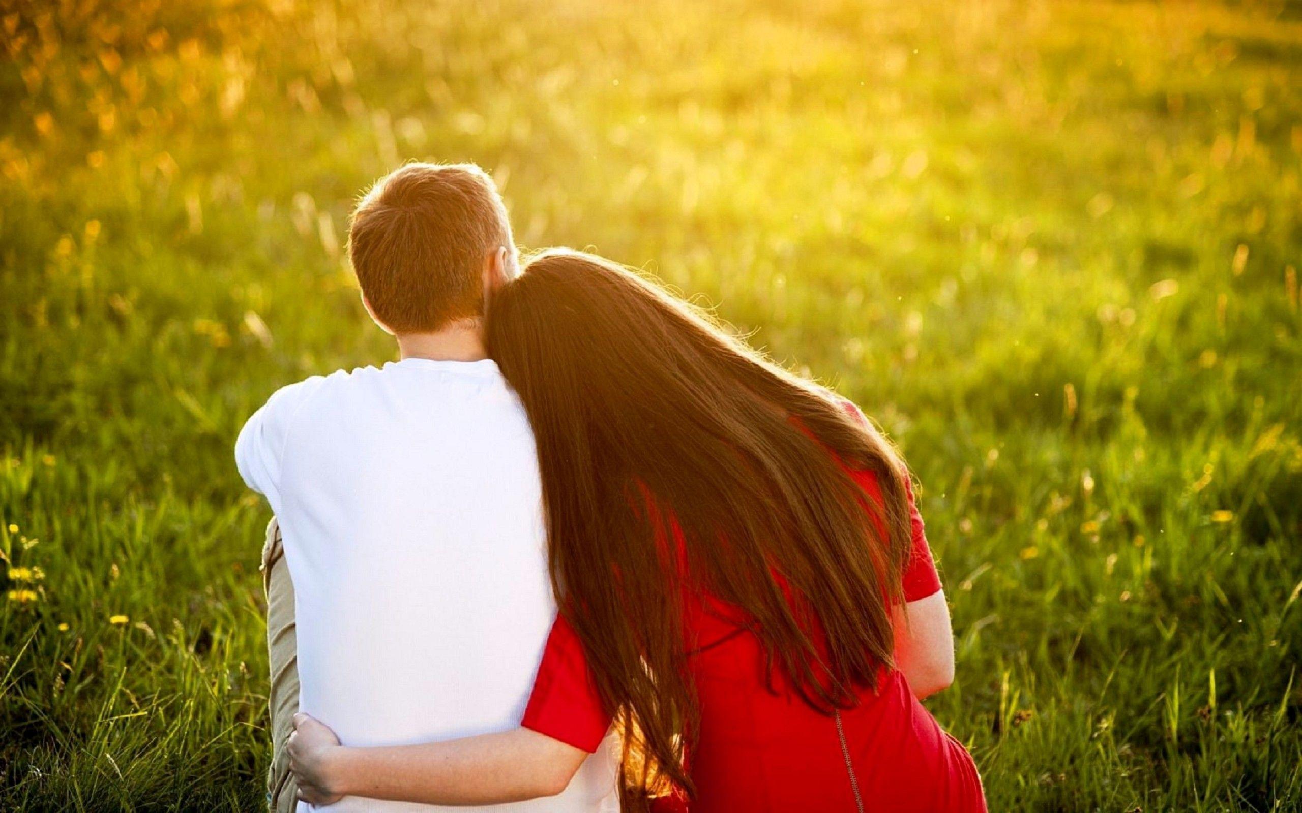 Romantic Couple Hug in garden love hd wallpapers.