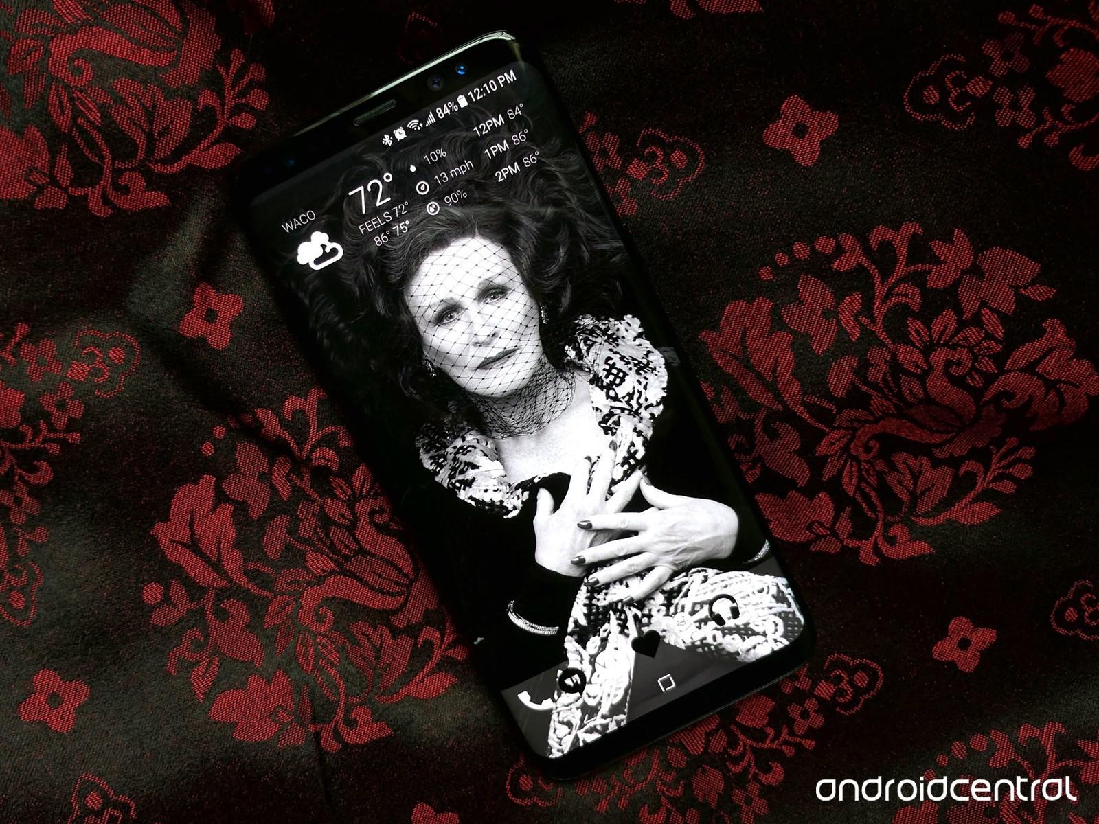 The show must go on with these Broadway wallpaper