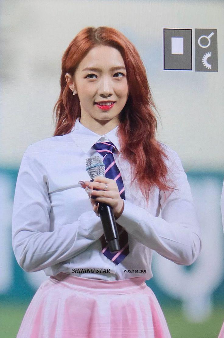 best WJSN PERFORMANCES AT SHARE THE DREAM FOOTBALL MATCH 2017