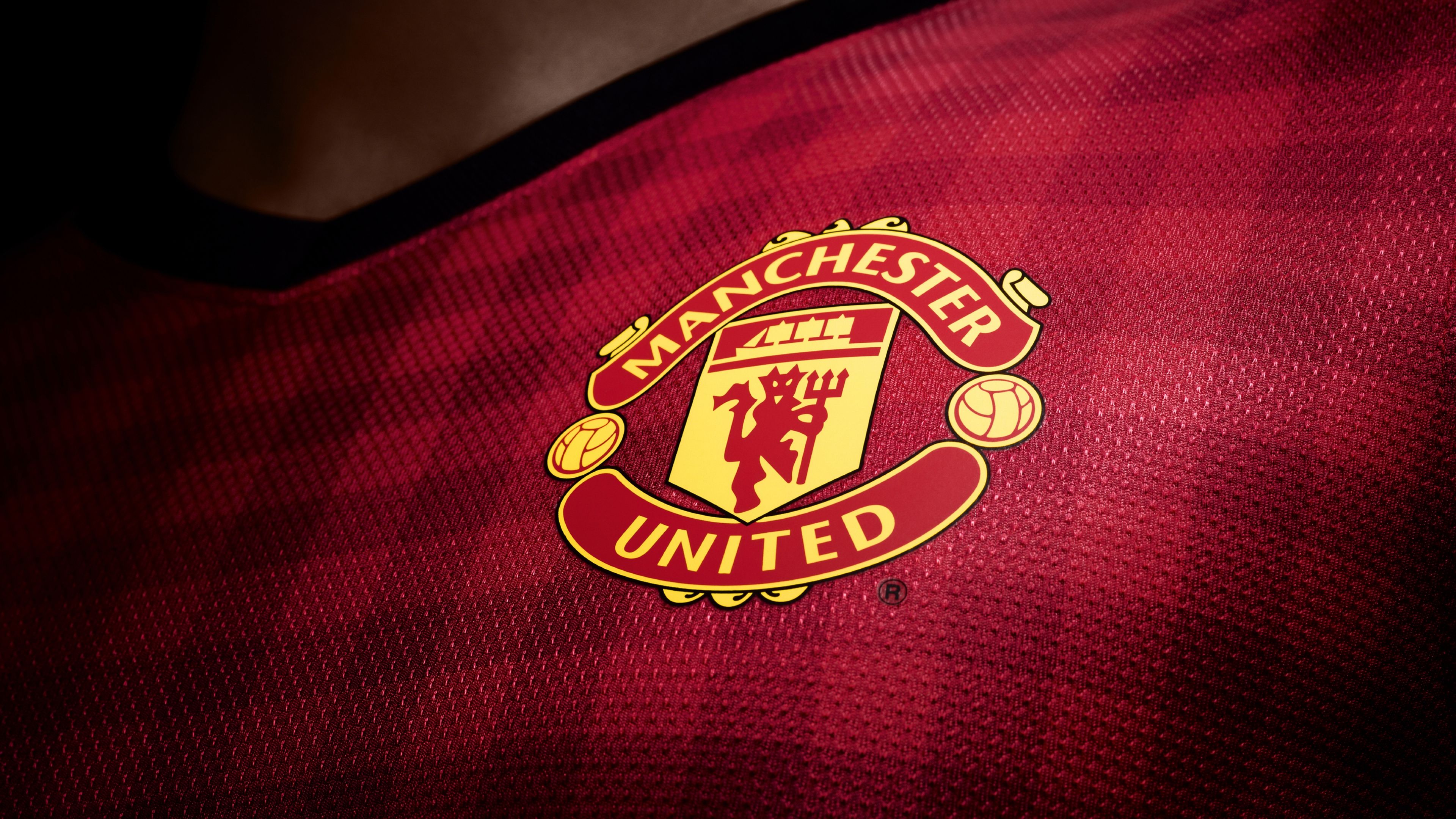 Manchester United Logo 2048x1152 Resolution HD 4k