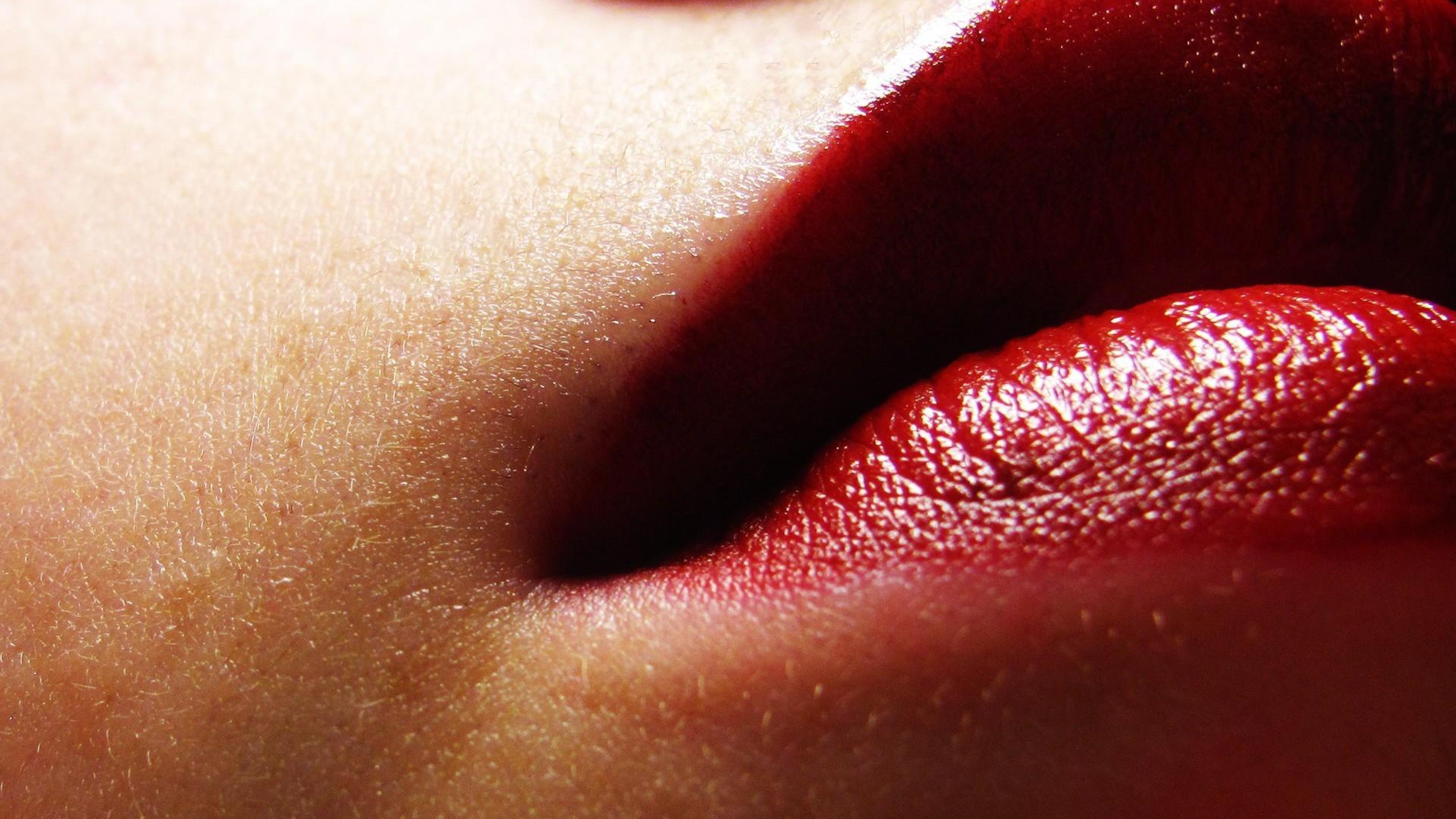 HD Red Lips Wallpaper