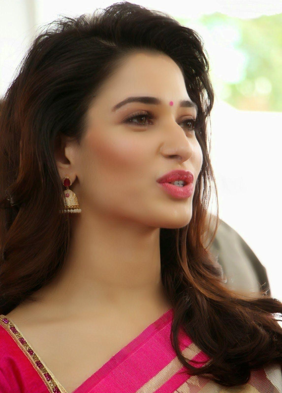 Tamanna Bhatia looking hot In Saree HD Wallpaper high resolution