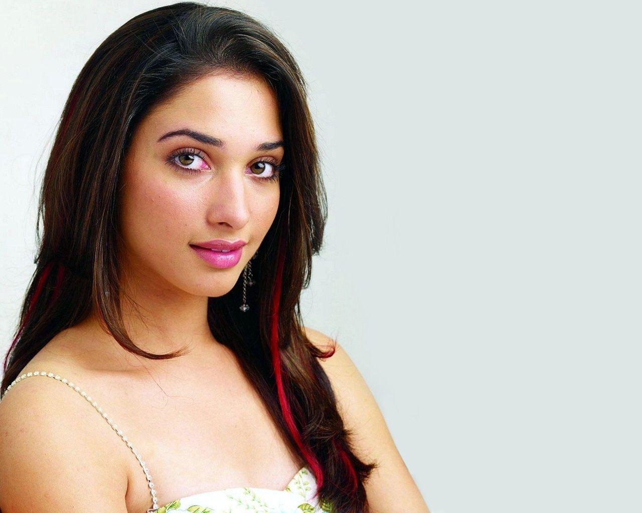 Tamanna South Actress Wallpaper in jpg format for free download