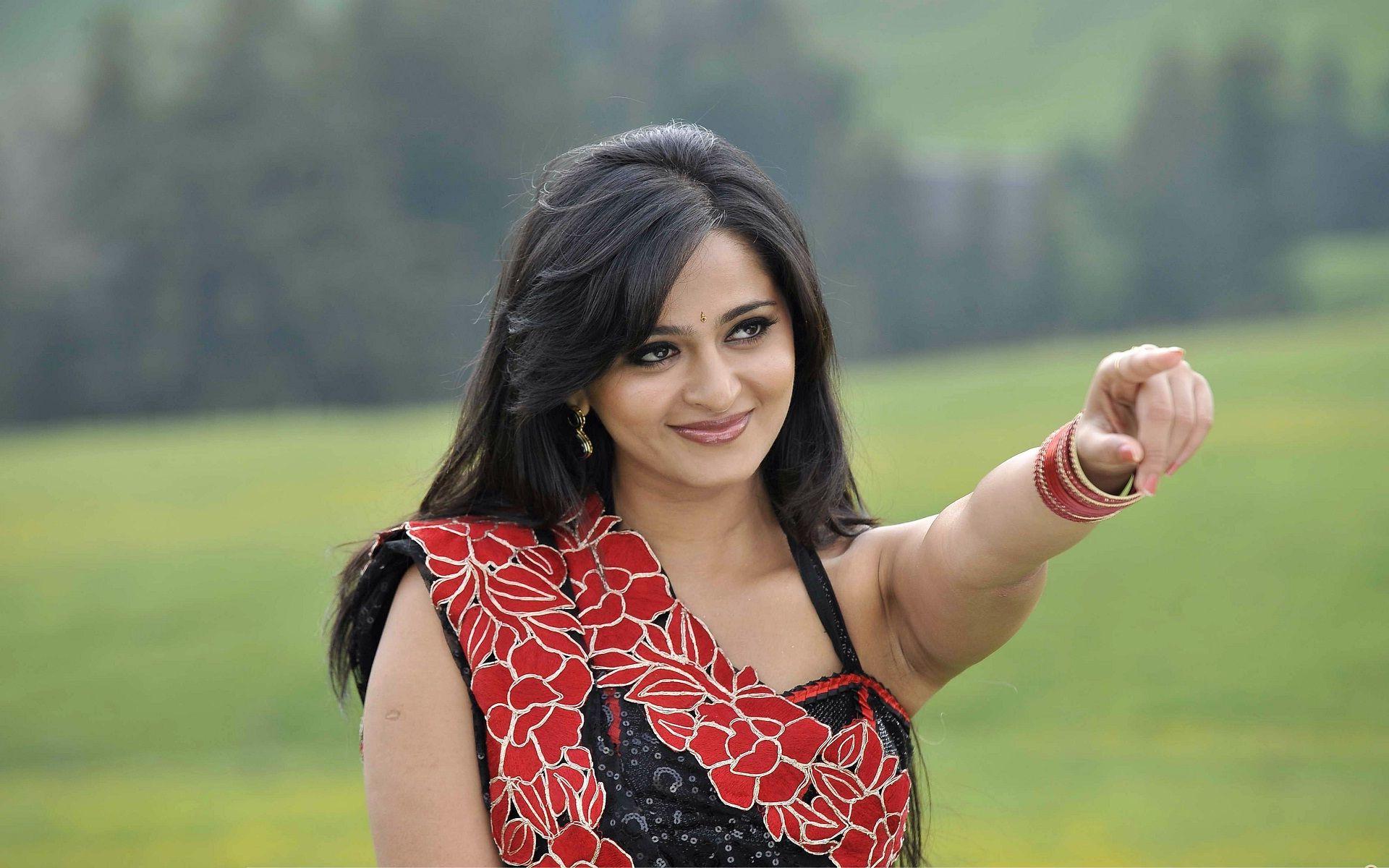 Anushka Shetty cute south actress HD wallpaperNew HD wallpaper