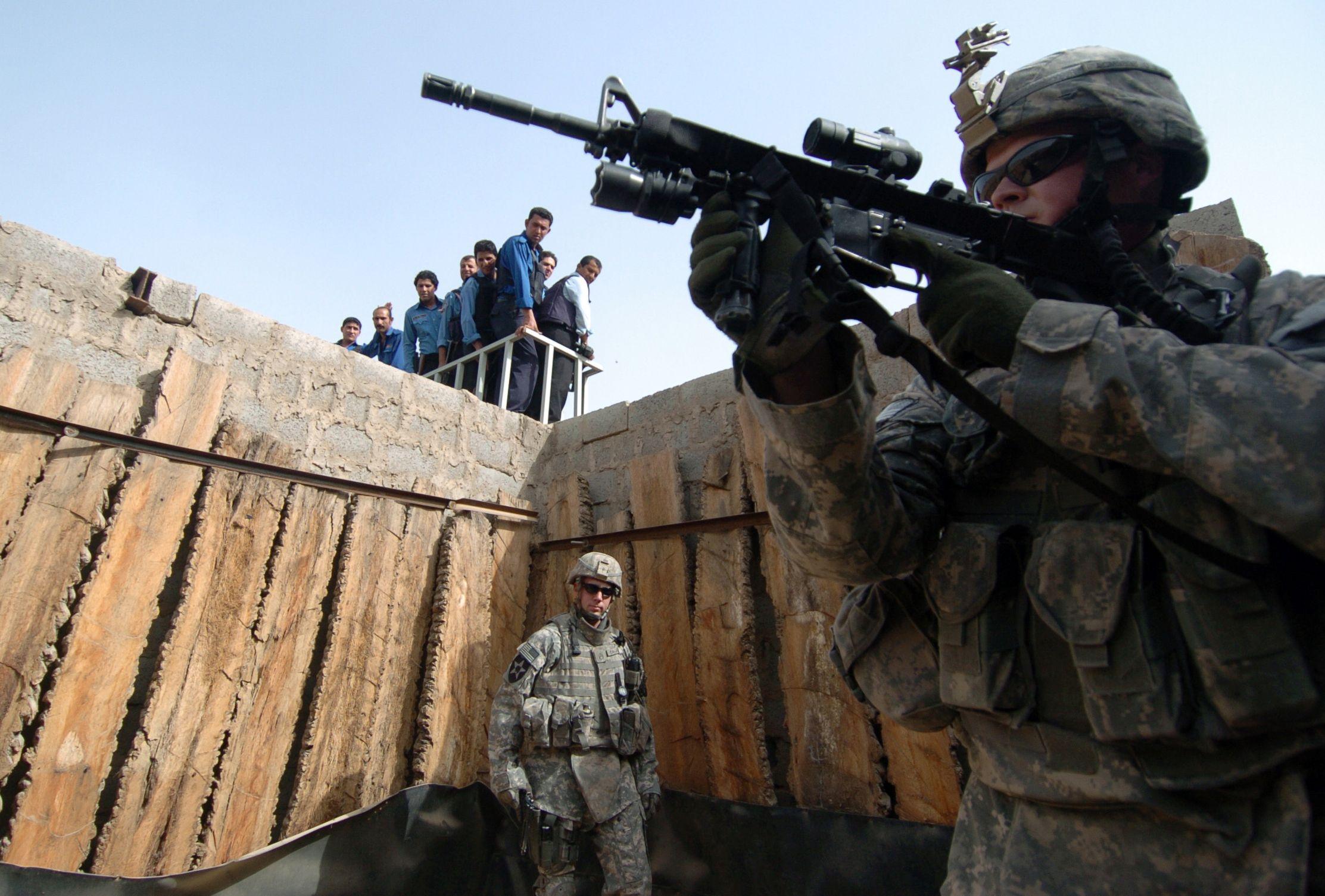 Free, Public Domain Image: U.S. Army Soldiers Training Iraqi Police