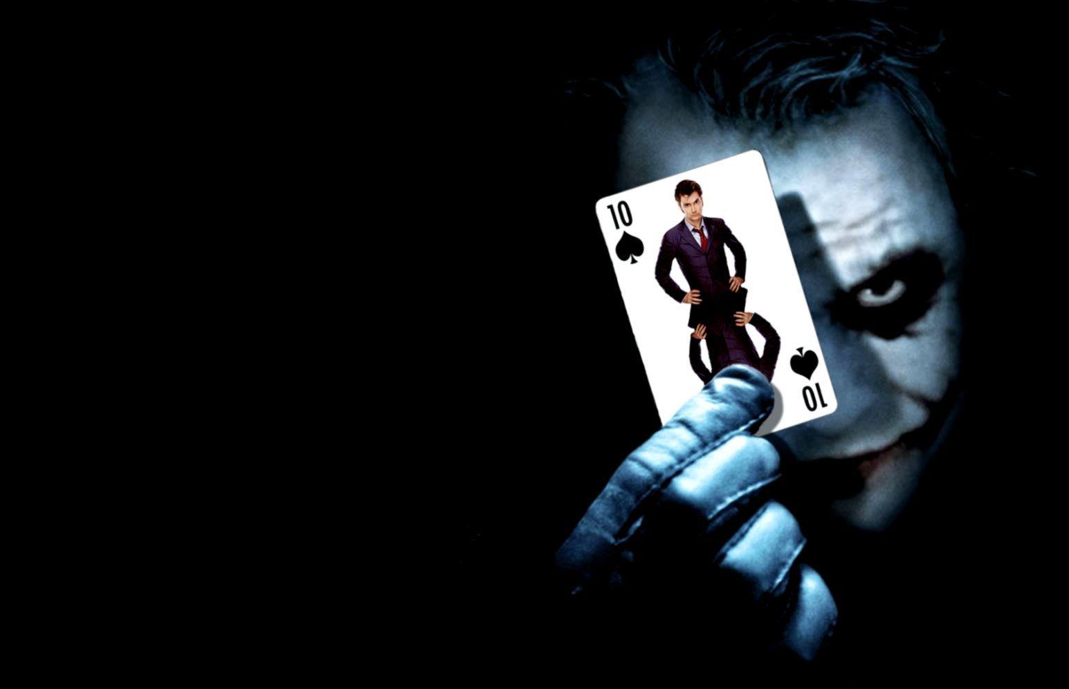 Джокер на темном фоне